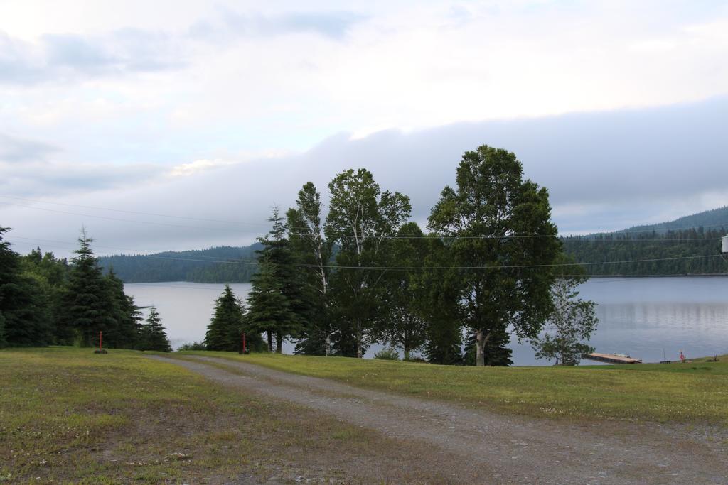 Catfish Lakefront Cabins & Campground Wawa Exterior foto